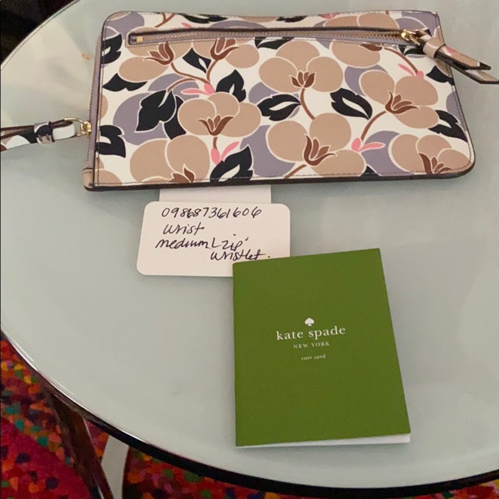 Kate spade wrist medium zipper wristlet